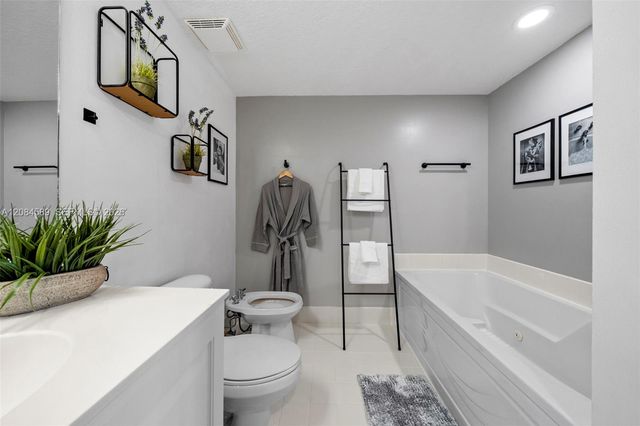 18100 N Bay Road 308, Sunny Isles Beach, FL 33160