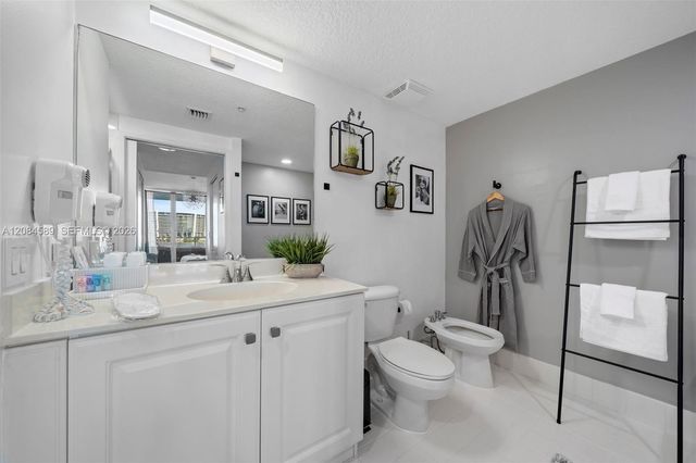 18100 N Bay Road 308, Sunny Isles Beach, FL 33160
