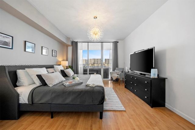 18100 N Bay Road 308, Sunny Isles Beach, FL 33160