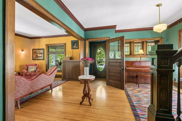 1929 James Avenue S, Minneapolis, MN 55403