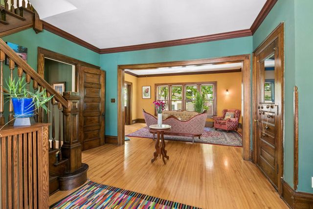 1929 James Avenue S, Minneapolis, MN 55403