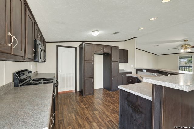 139 ANGEL LN, Seguin, TX 78155