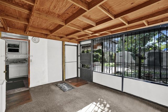 1050 NE 153rd Ter, North Miami Beach, FL 33162