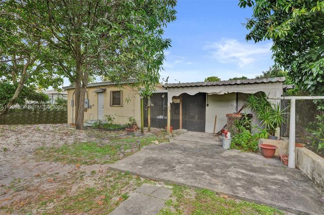 1050 NE 153rd Ter, North Miami Beach, FL 33162