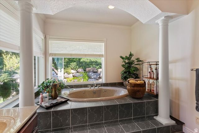 960 E PAR THREE CIR, Fruit Heights, UT 84037
