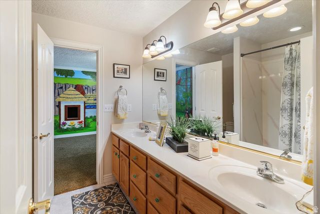960 E PAR THREE CIR, Fruit Heights, UT 84037