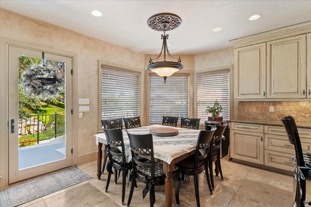 960 E PAR THREE CIR, Fruit Heights, UT 84037