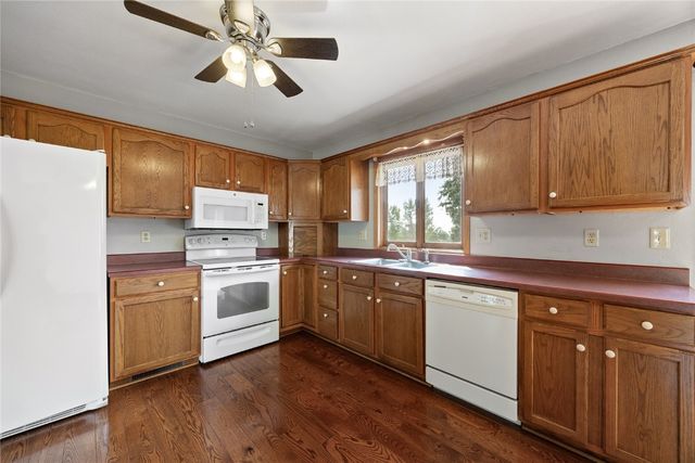 105 South Street, Urbana, IA 52345