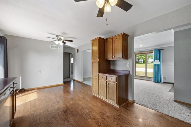 105 South Street, Urbana, IA 52345