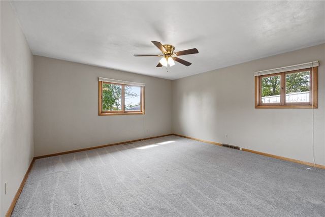 105 South Street, Urbana, IA 52345