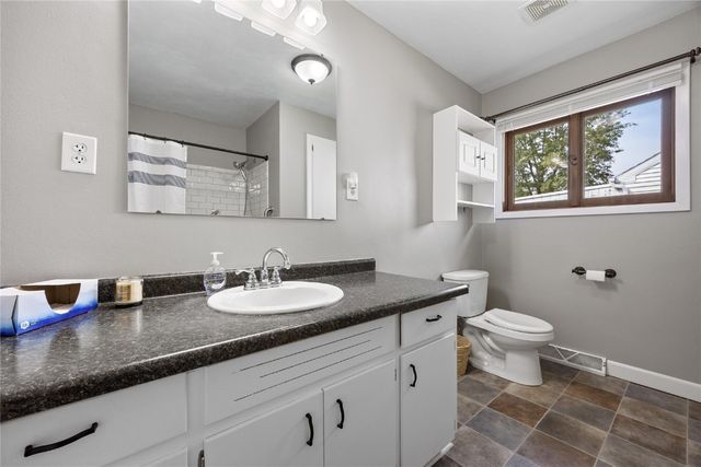 105 South Street, Urbana, IA 52345