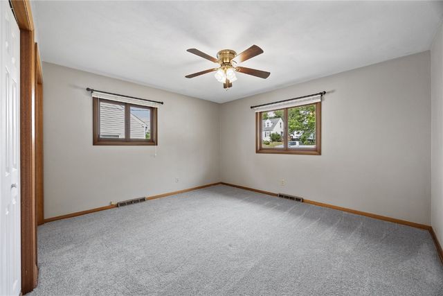 105 South Street, Urbana, IA 52345