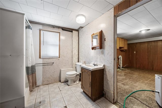 105 South Street, Urbana, IA 52345