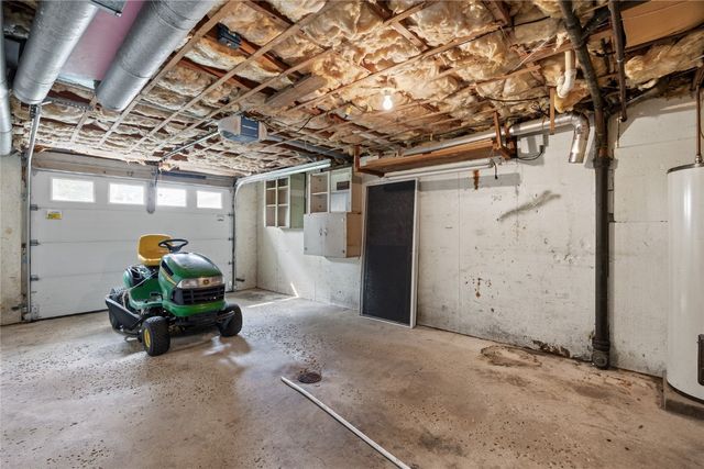 105 South Street, Urbana, IA 52345