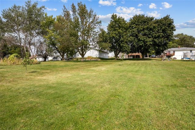 105 South Street, Urbana, IA 52345