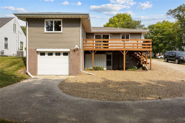 105 South Street, Urbana, IA 52345