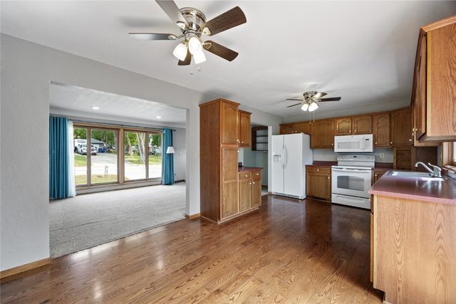 105 South Street, Urbana, IA 52345