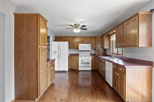 105 South Street, Urbana, IA 52345