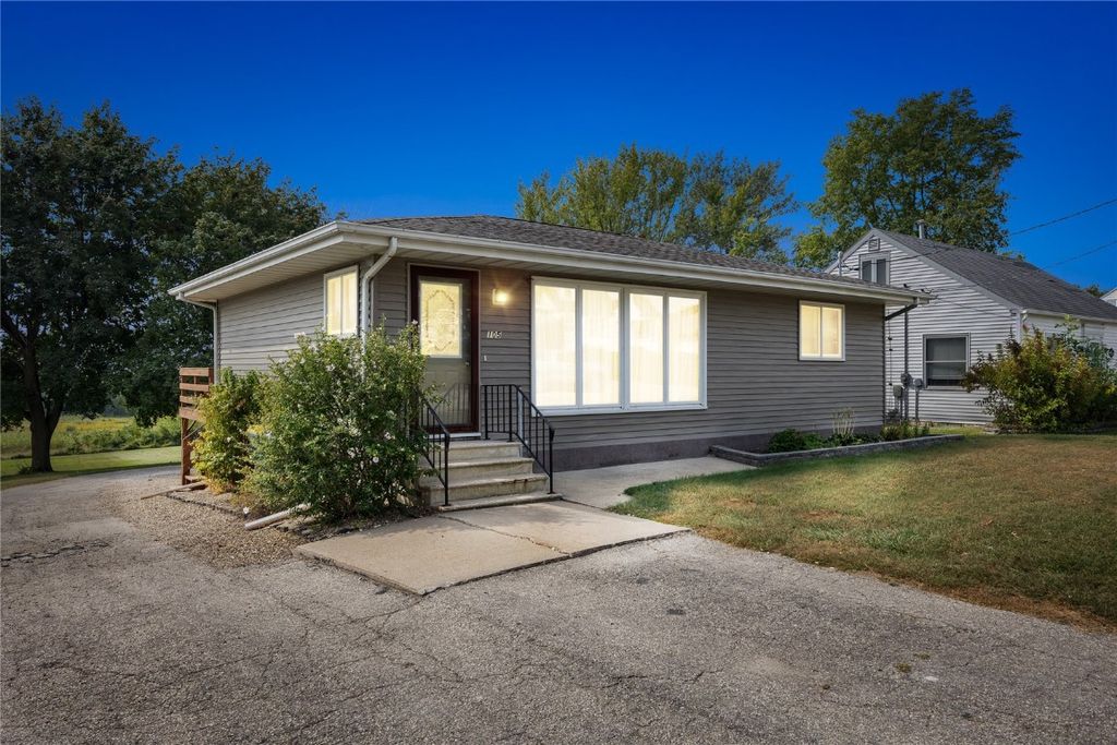 105 South Street, Urbana, IA 52345