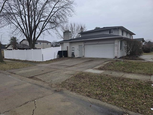 16644 Cederama Drive, Clinton Twp, MI 48038