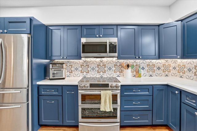 823 S Barnes Avenue, Springfield, MO 65802