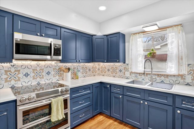 823 S Barnes Avenue, Springfield, MO 65802