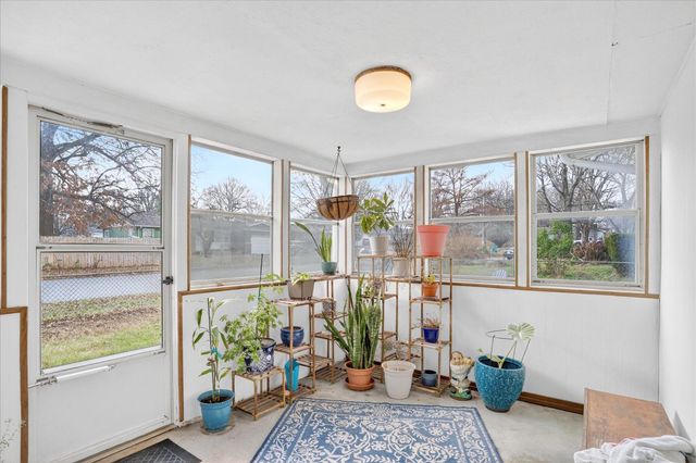 823 S Barnes Avenue, Springfield, MO 65802