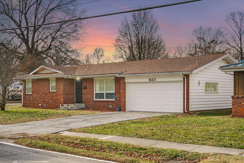 823 S Barnes Avenue, Springfield, MO 65802