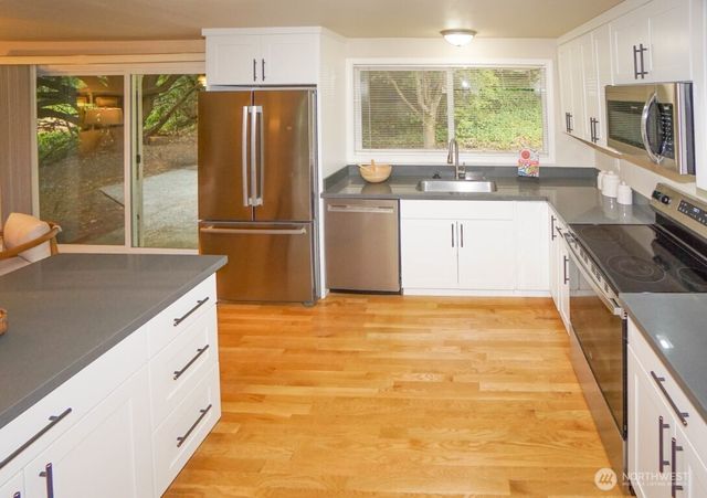 15934 Lake Hills Boulevard, Bellevue, WA 98008