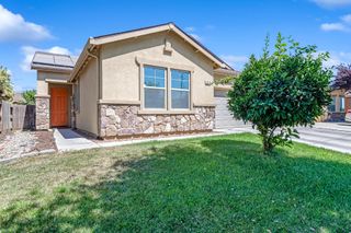 2434 S Laguna Court, Visalia, CA 93292
