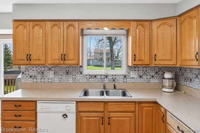 1086 Risecliff Drive, Grand Blanc, MI 48439