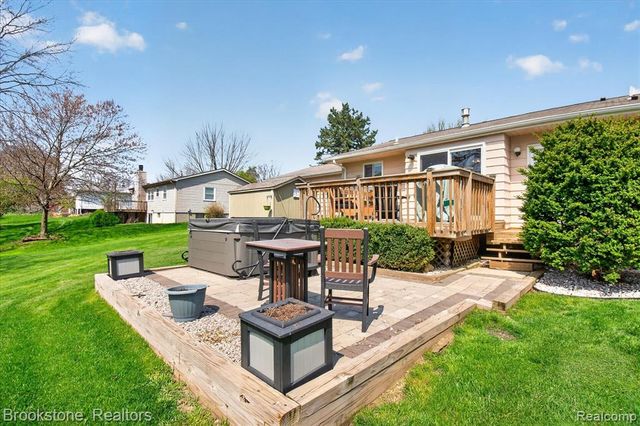 1086 Risecliff Drive, Grand Blanc, MI 48439