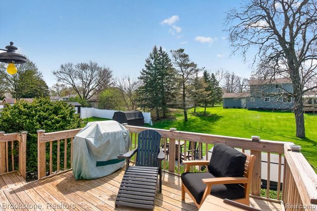 1086 Risecliff Drive, Grand Blanc, MI 48439