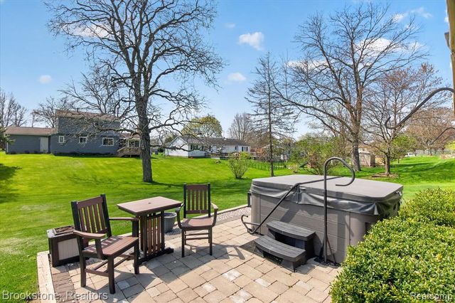 1086 Risecliff Drive, Grand Blanc, MI 48439