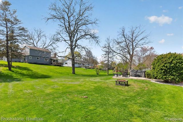 1086 Risecliff Drive, Grand Blanc, MI 48439