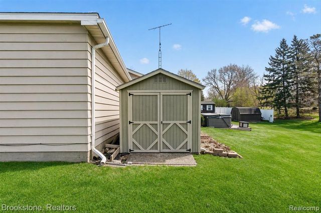 1086 Risecliff Drive, Grand Blanc, MI 48439