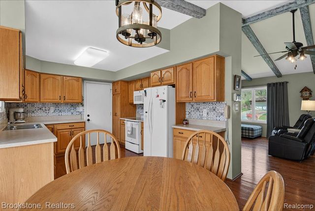 1086 Risecliff Drive, Grand Blanc, MI 48439