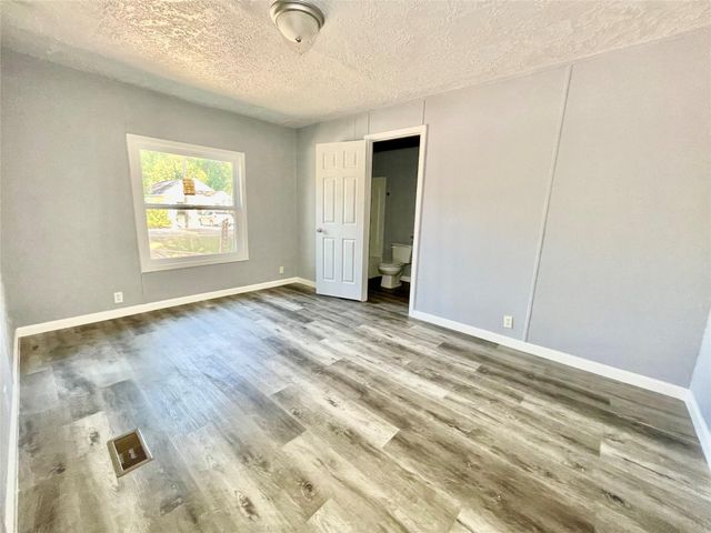 16657 E Forrestal, Montgomery, TX 77316