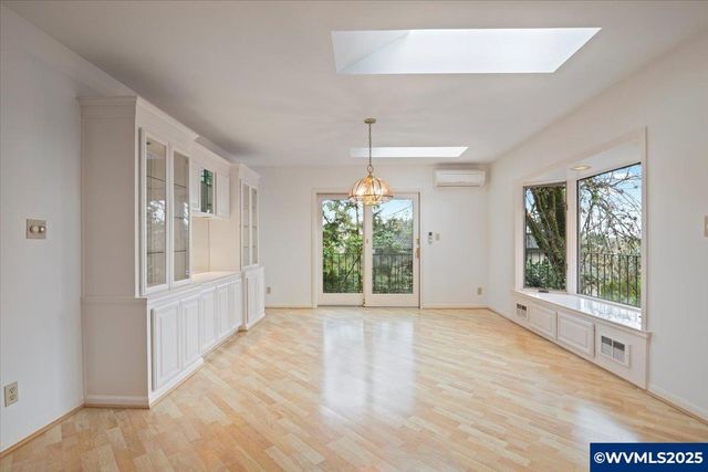 2369 Emerald Dr NW, Salem, OR 97304