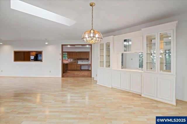 2369 Emerald Dr NW, Salem, OR 97304