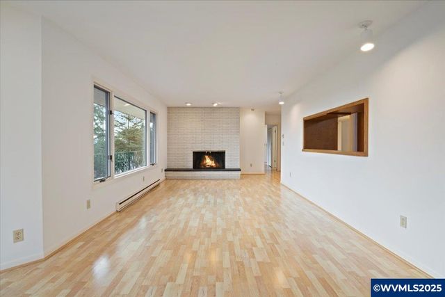 2369 Emerald Dr NW, Salem, OR 97304