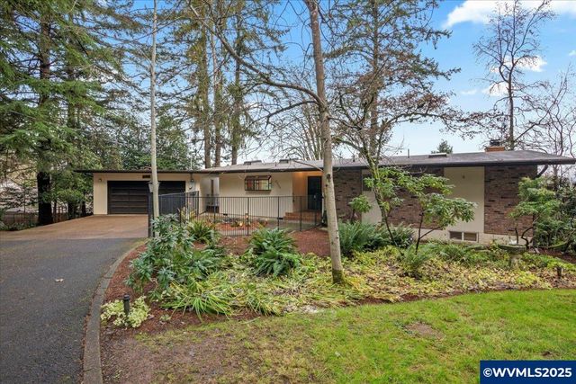 2369 Emerald Dr NW, Salem, OR 97304