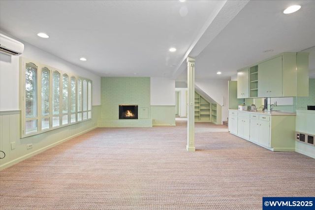 2369 Emerald Dr NW, Salem, OR 97304