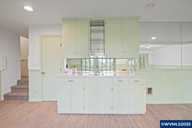 2369 Emerald Dr NW, Salem, OR 97304