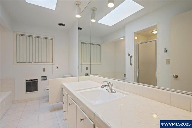 2369 Emerald Dr NW, Salem, OR 97304