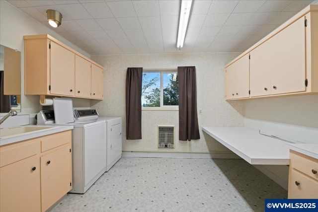 2369 Emerald Dr NW, Salem, OR 97304