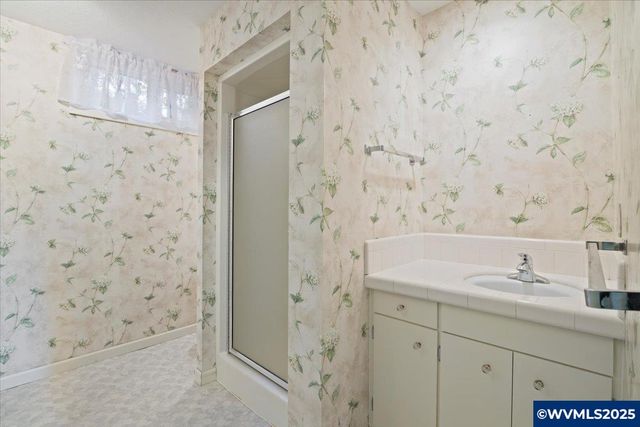 2369 Emerald Dr NW, Salem, OR 97304