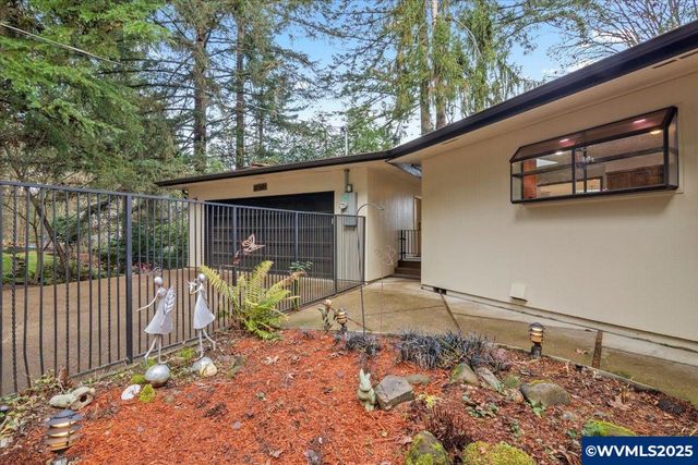 2369 Emerald Dr NW, Salem, OR 97304