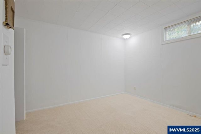 2369 Emerald Dr NW, Salem, OR 97304