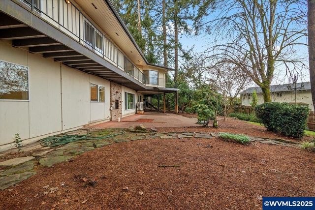 2369 Emerald Dr NW, Salem, OR 97304